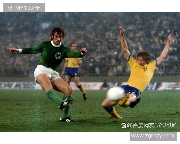 海盗足球球星的传奇人生与赛场辉煌背后的不屈精神 海盗足球球星的传奇人生与赛场辉煌背后的不屈精神